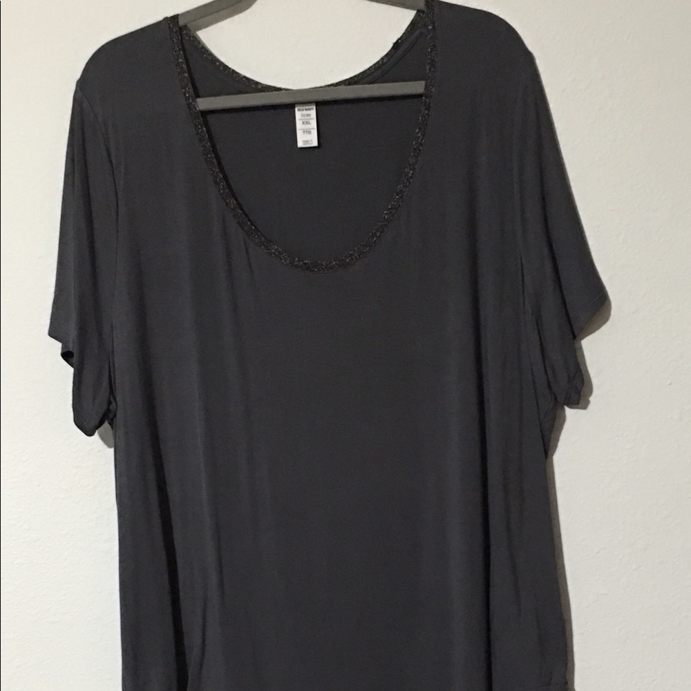 Glitter trim scoop neck shirt